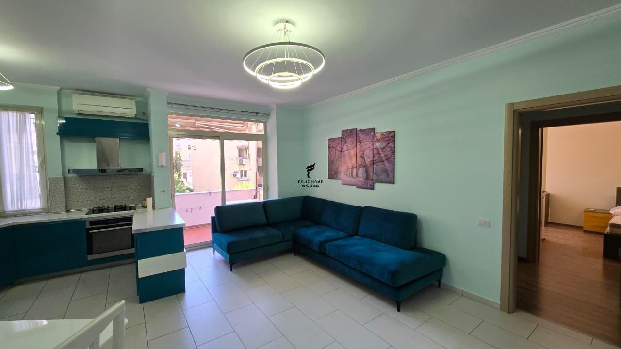 APARTAMENT ME QERA 2+1 ISH TREGU ELEKTRIK 75.000 LEKE FH-870 – Tiranë