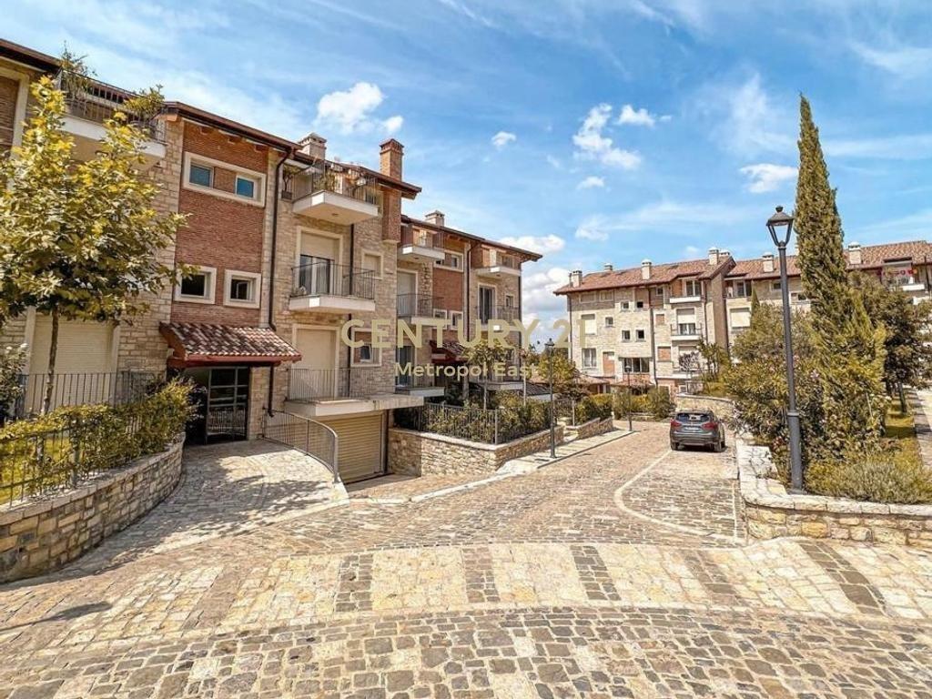 Vile per qira tek "Secret Garden Residence" – Tiranë - 1