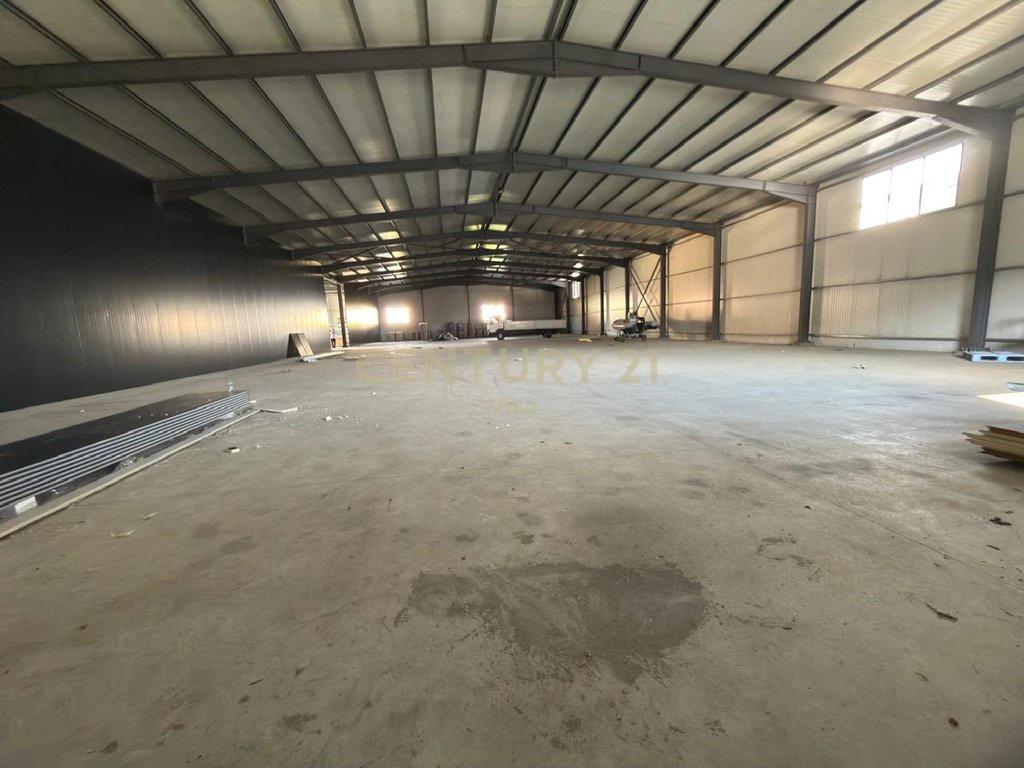 0685062709Magazinë 2000m² me Qira pranë Rrugës Kryesore , Is – Durrës