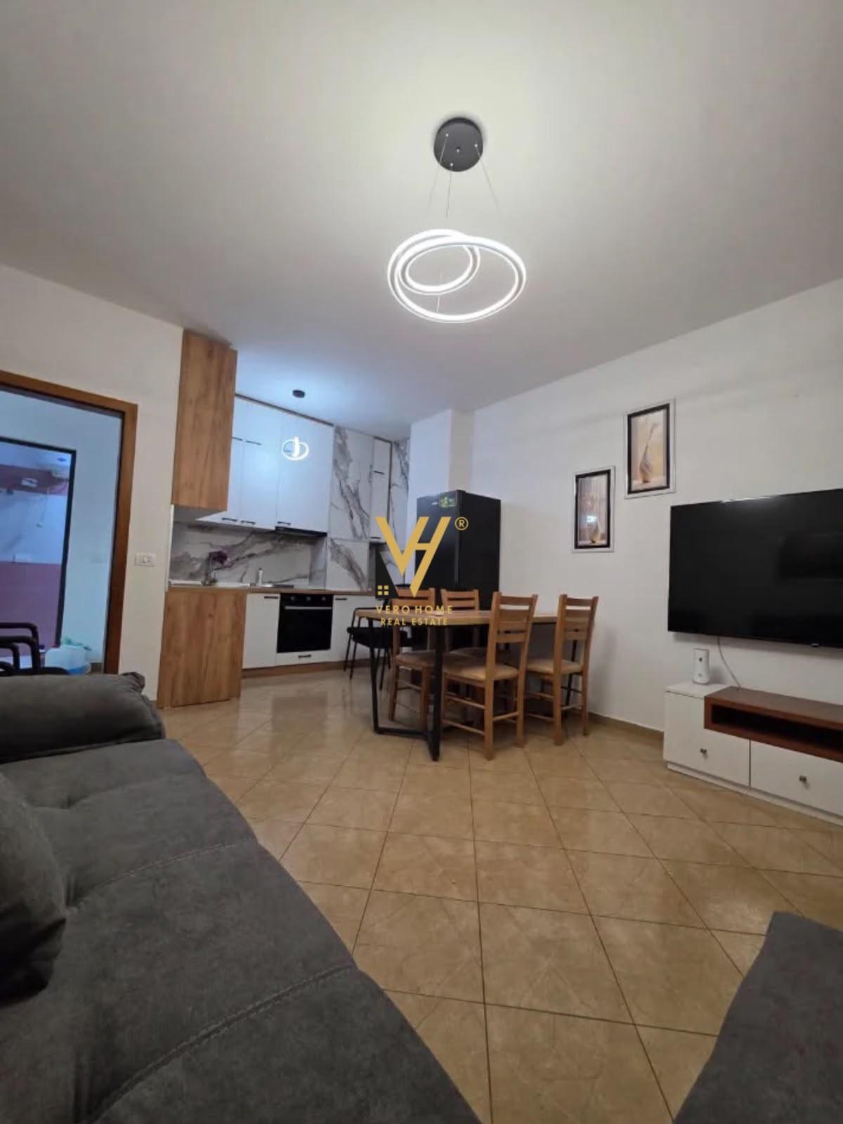 JEPET APARTAMENT 1+1+BLK ME QERA TE RRUGA 5 MAJI 50.000 LEKE – Tiranë