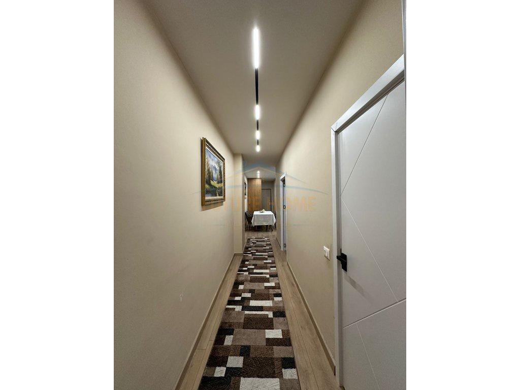 Shitet, Apartament 2+1+2, pranë Restorant Fresku , Fresk – Tiranë - 1