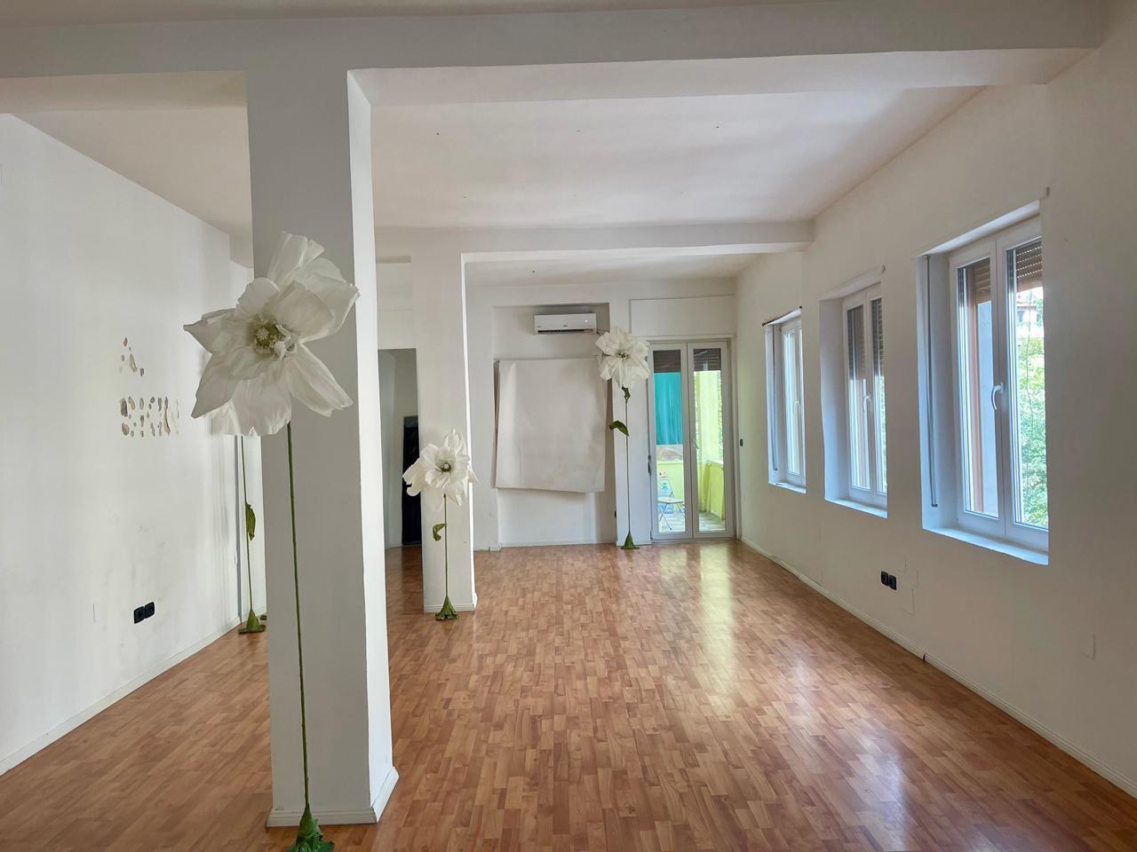 ZYRE ME QERA 71 M2 BLLOK 800 EURO – Tiranë