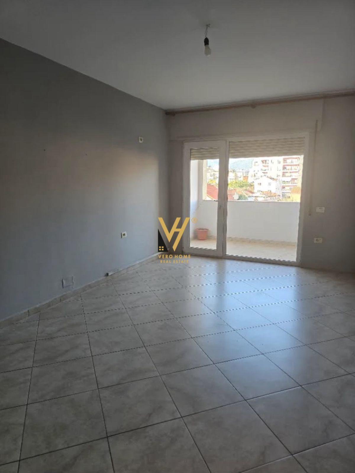 JEPET APARTAMENT 2+1+BLK ME QERA TE SIRI KODRA 800 EURO – Tiranë