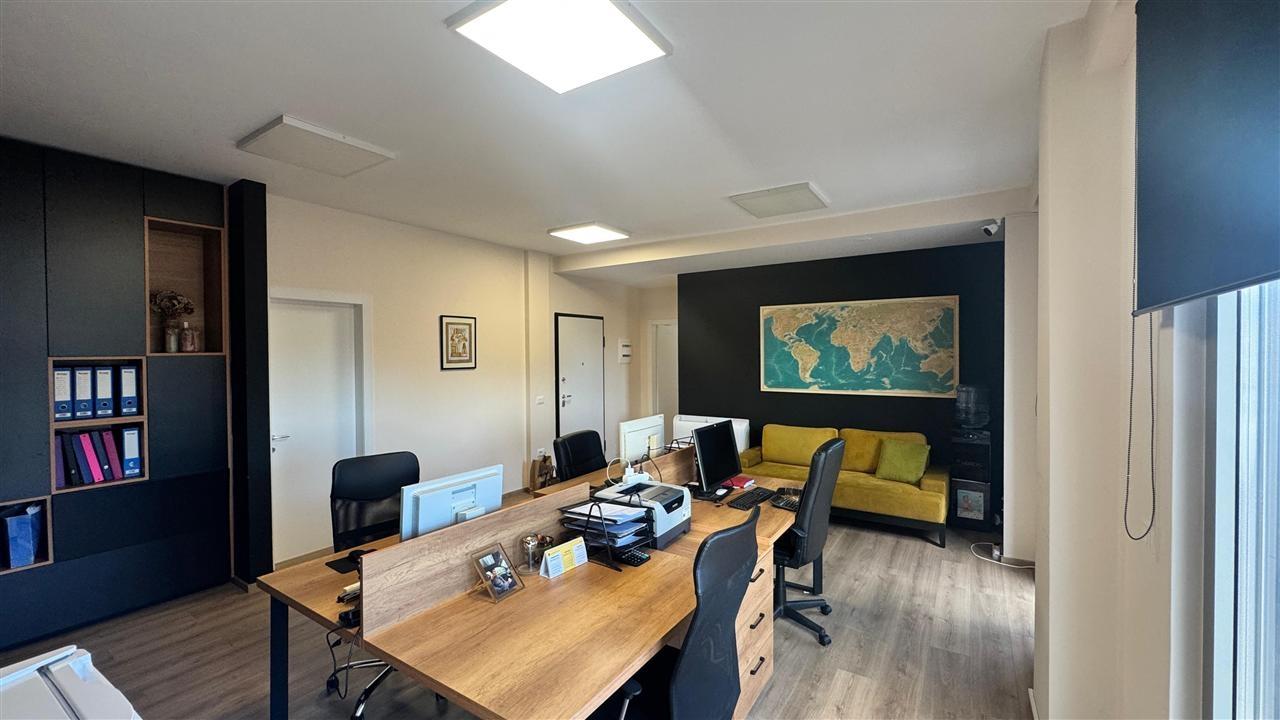 SHITET AMBIENT BIZNESI 166 M2 RRUGA E KAVAJES 475.000 EURO – Tiranë