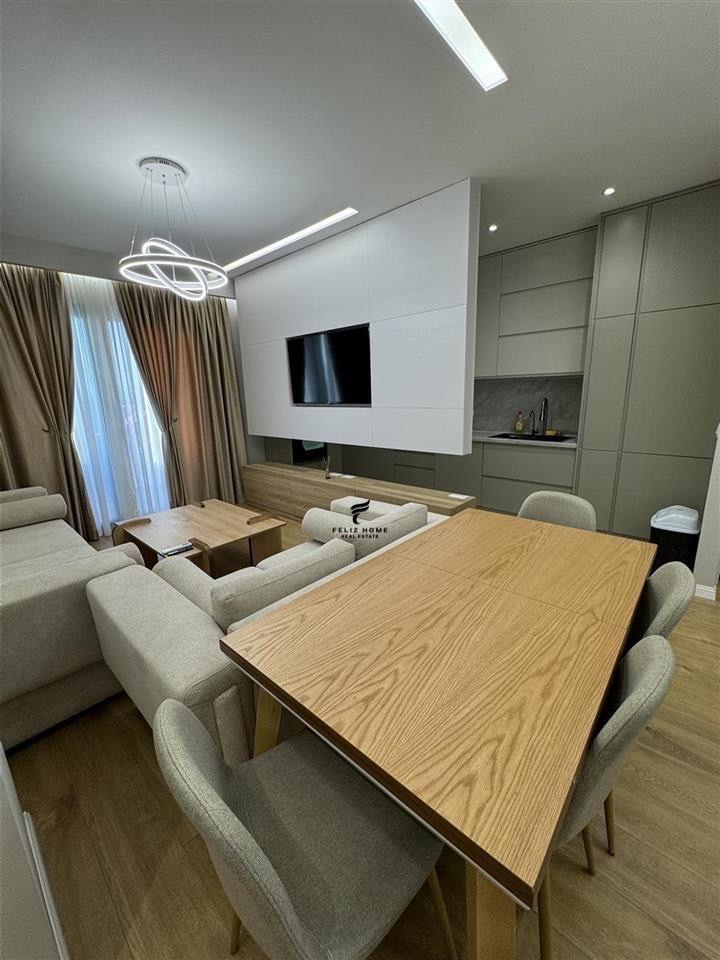 SHITET APARTAMENT ME QERA 2+1 21 DHJETORI 350.000 EURO – Tiranë