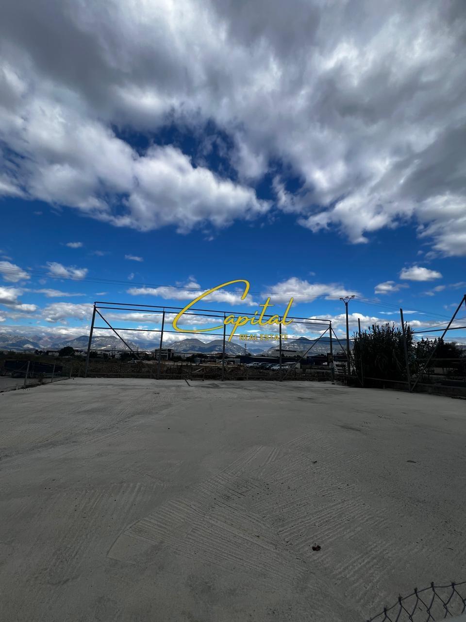 TOKE ME QIRA 450 M2 YRSHEK 100.000 LEKE – Tiranë