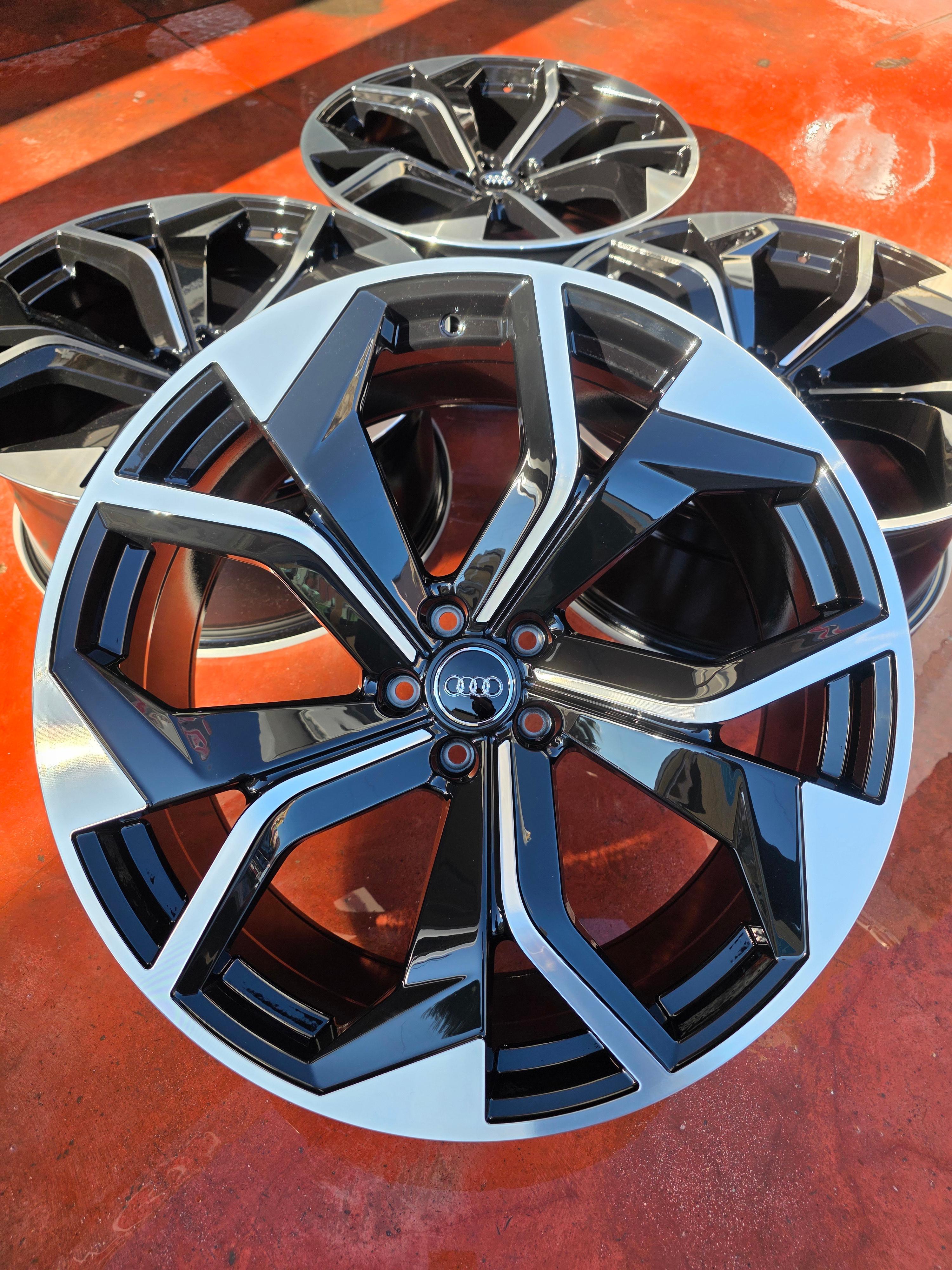AUDI RSQ8 NUMER 22 MODEL 2025 – Fier