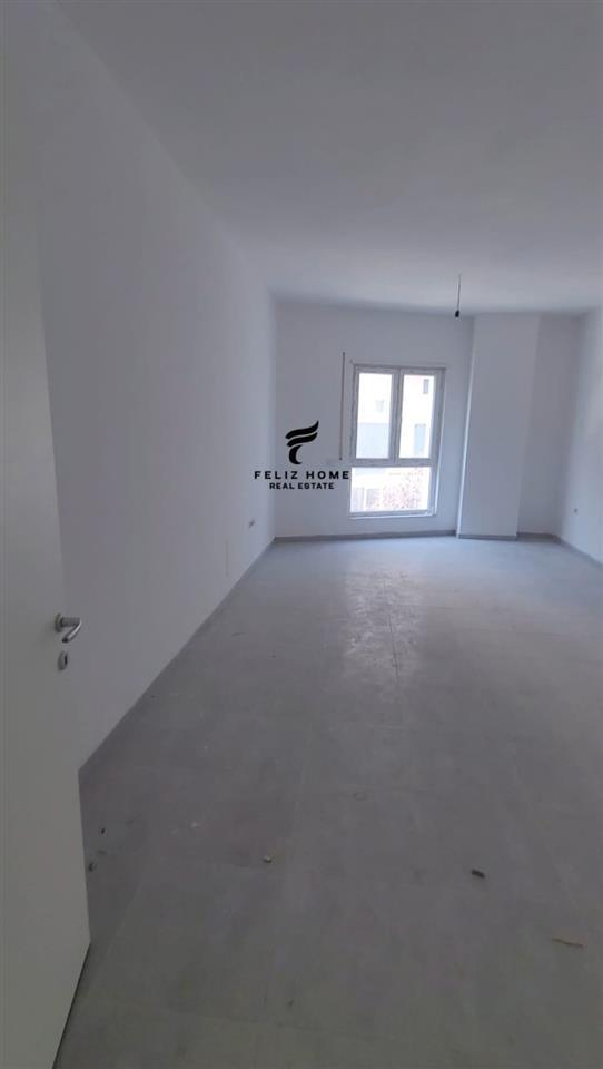 SHITET APARTAMENT 2+1 RRUGA E BARRIKADAVE 215.000 EURO – Tiranë
