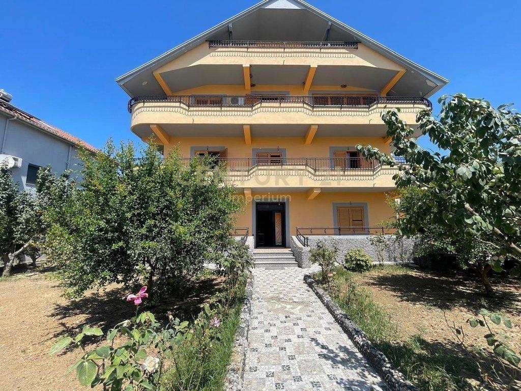 Vilë 3-Katëshe + papafingo për Qira në Vaqarr! – Tiranë