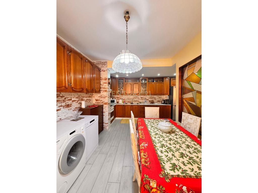 Penthouse me qira në zemër të Vollgës 1,000 € /Muaj – Durrës