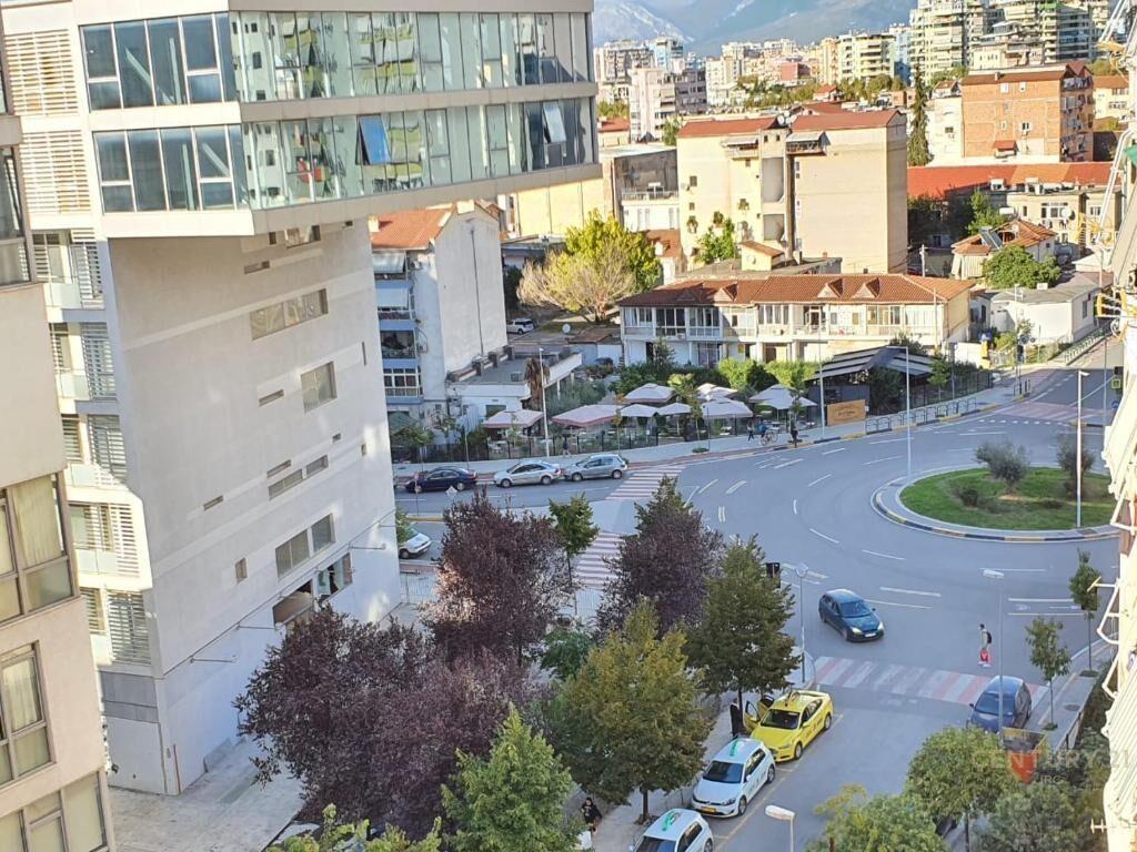 Shitet super ambjent Biznesi tek Rotondo Komunes Parisit! – Tiranë - 1