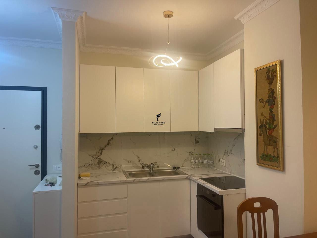 APARTAMENT ME QERA 1+1 PORCELAN 50.000 LEKE FH-73972 – Tiranë