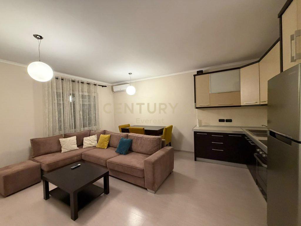 MYSLYM SHYRI, APARTAMENT 2+1 PER QIRA – Tiranë