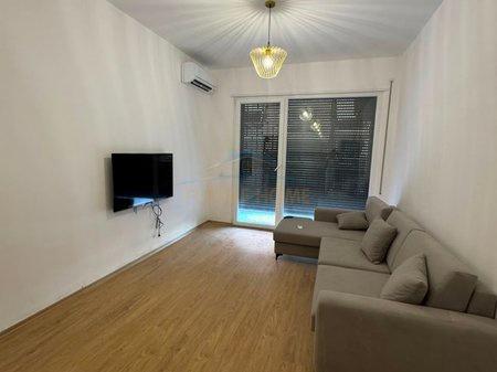 0693769552,Qira, Apartament 1+1, Rruga 5 Maj. – Tiranë