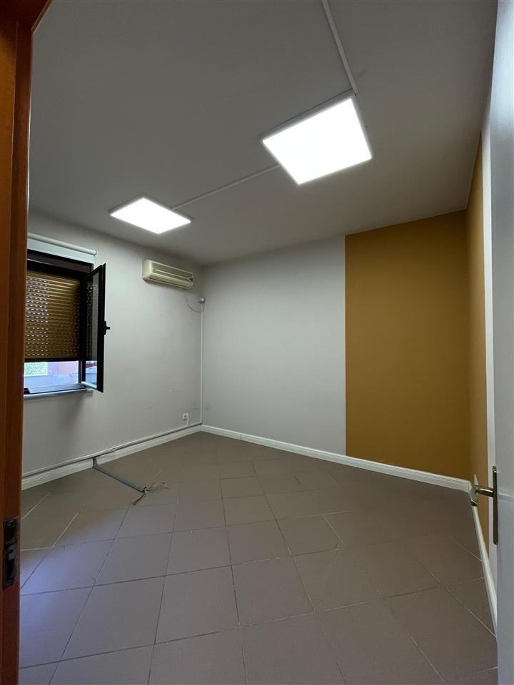 ZYRE ME QERA 93 M2 BLLOK 1.000 EURO – Tiranë