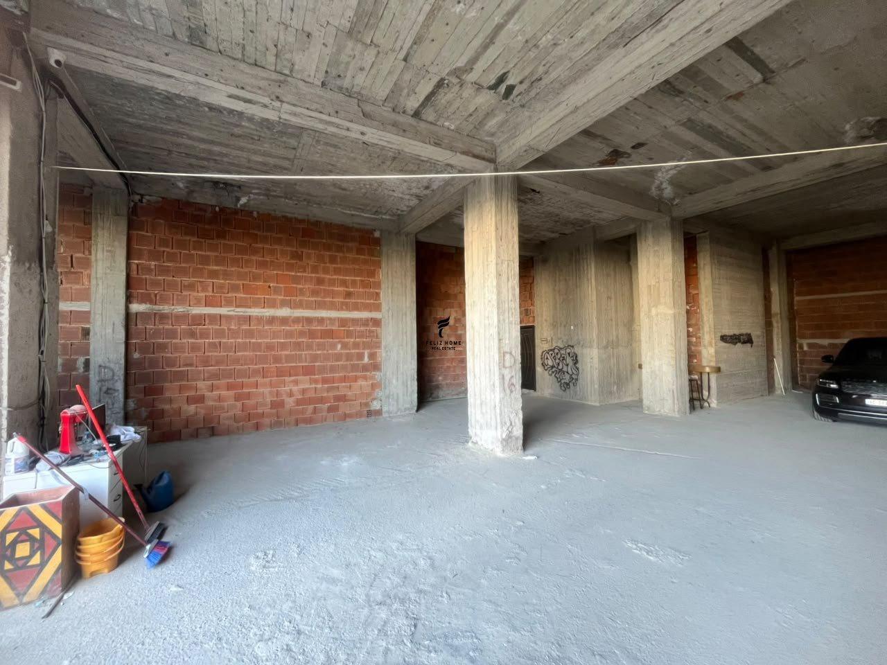 KAPANON ME QERA 260M2 CASA ITALIA 150.000 LEKE FH-98175 – Tiranë