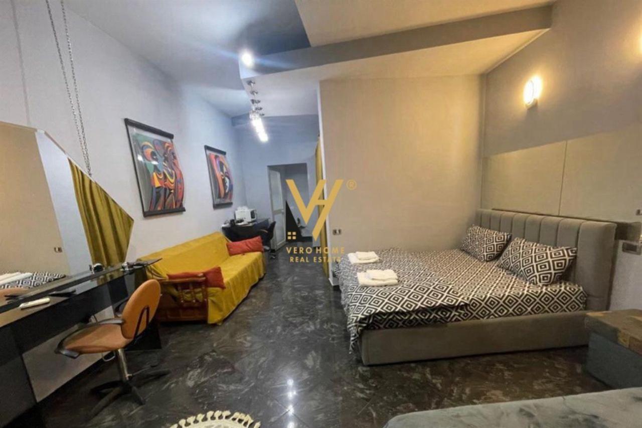 JEPET STUDIO ME QIRA TE RRUGA E DIBRES 65.000 LEKE – Tiranë