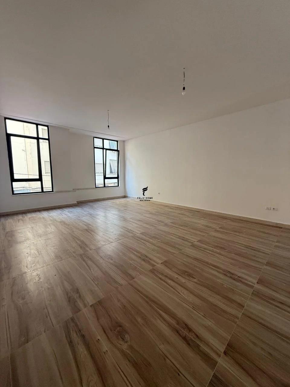 ZYRE ME QERA 72 M2 RRUGA E DURRESIT 1.300 EURO FH-94080 – Tiranë - 1