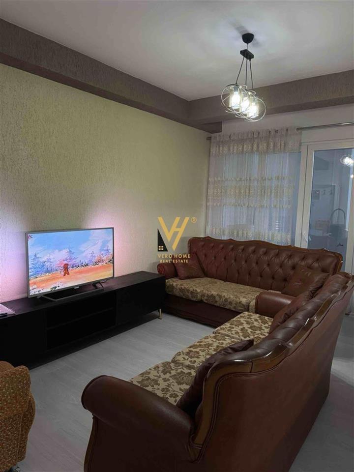 JEPET APARTAMENT 2+1+BLK ME QERA TE ISH FUSHA AVIACIONIT 750 – Tiranë