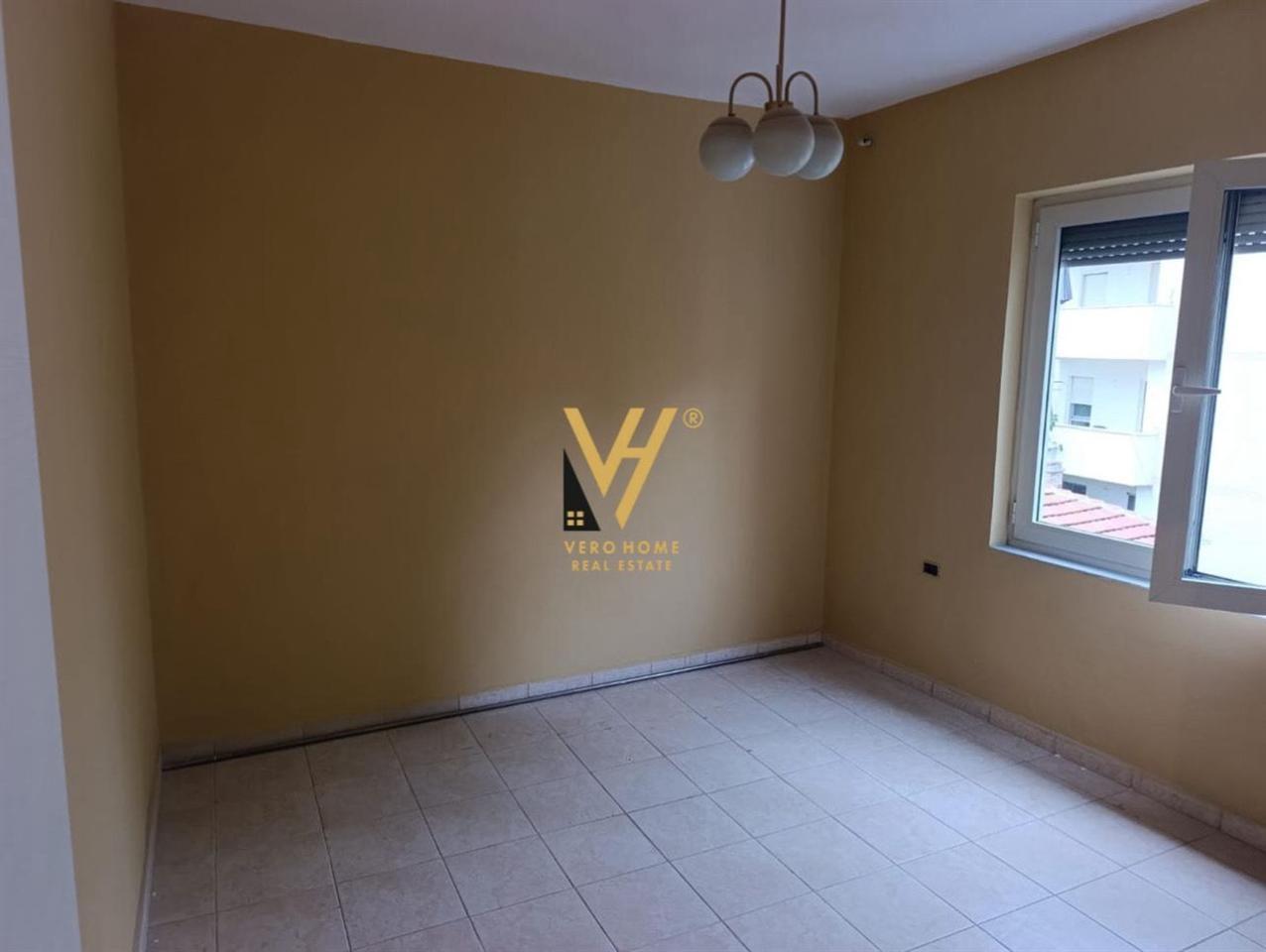 JEPET APARTAMENT 2+1 ME QERA TE RRUGA E KAVAJES 800 EURO – Tiranë