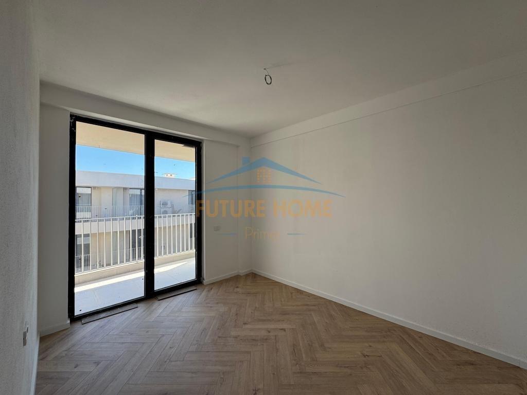0696033060 Shitet, Apartament 3+1+2 , Rruga "Mine Peza" – Tiranë