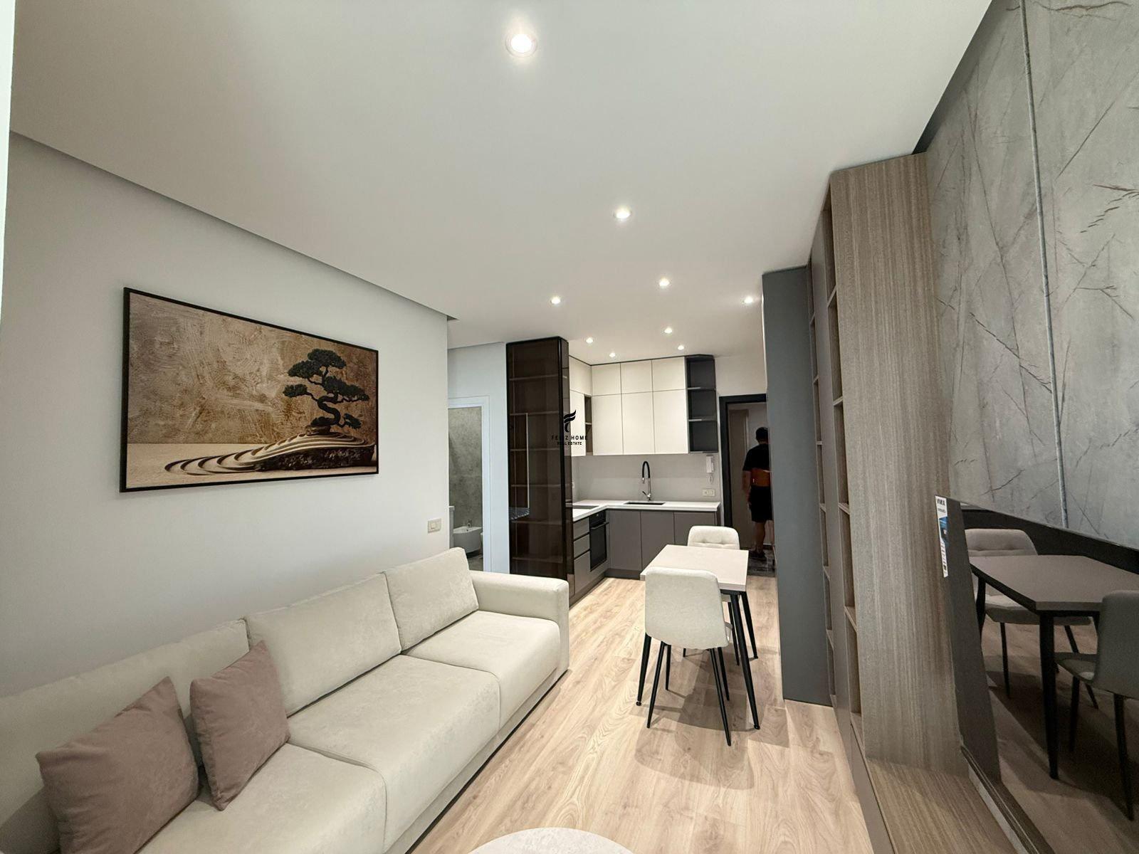 APARTAMENT ME QERA 1+1 MINE PEZA 1.300 EURO FH-90023 – Tiranë