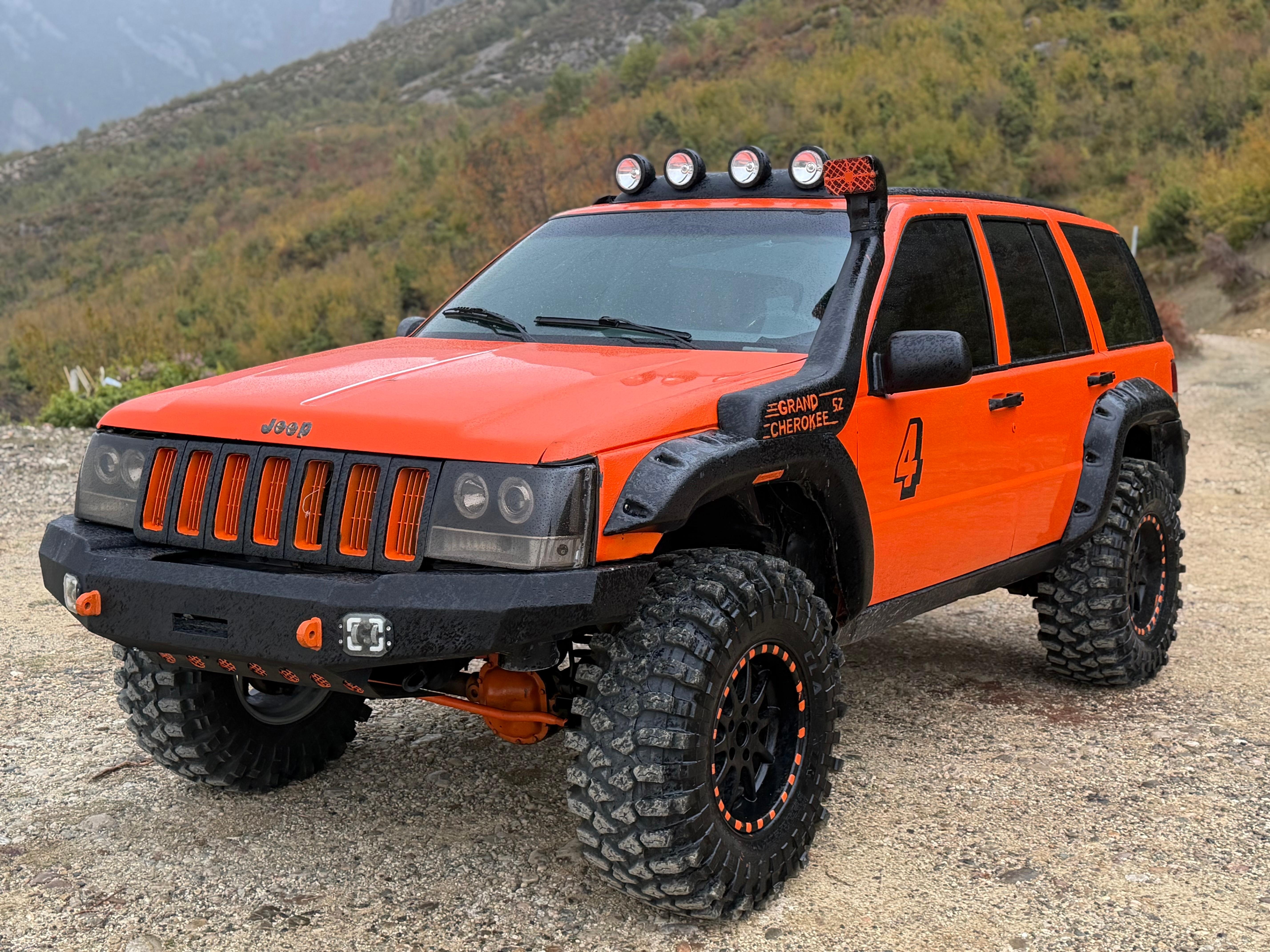 Okazion Jeep grand cherokee 5.2 Benzine Automatike – Tiranë
