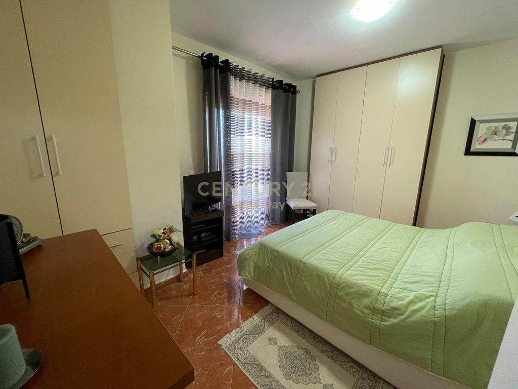 +3556983229326 APARTAMENT ME QIRA 2+1 ME PAMJE DETI TEK VILA – Durrës