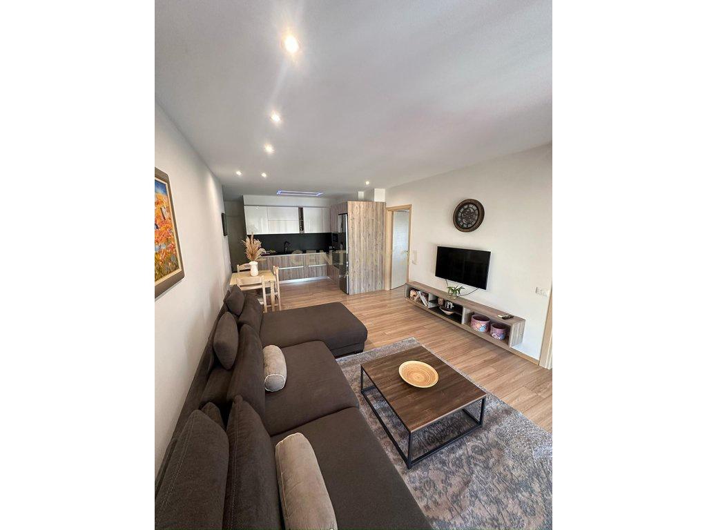 Jepet me Qira Apartament 2+1 – Ring Center, Zogu i Zi – Tiranë