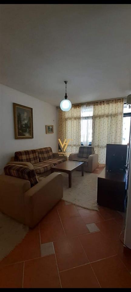 JEPET APARTAMENT 1+1 ME QIRA TE ISH EKSPOZITA 600 EURO – Tiranë