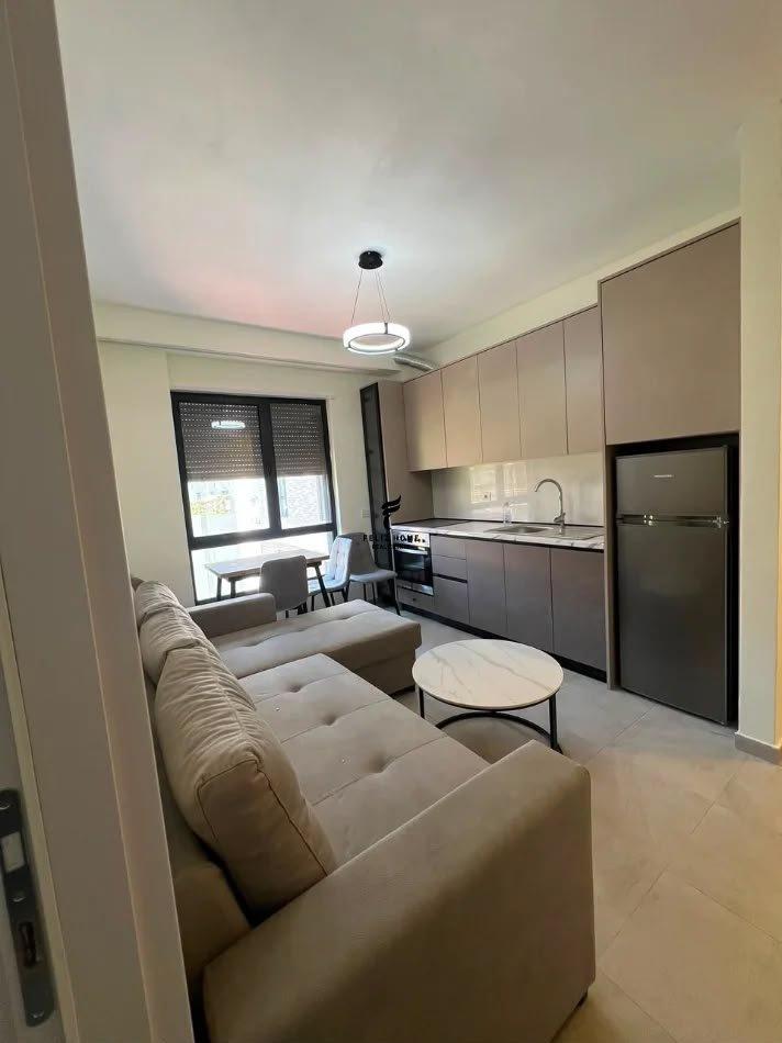 APARTAMENT ME QERA 1+1 SELVI 75.000 LEKE FH-92462 – Tiranë