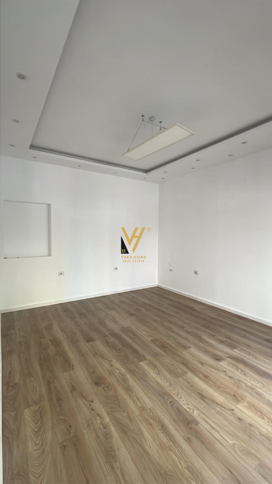 JEPET ZYRE 22 M2 ME QIRA TE KOMUNA E PARISIT 40.000 LEKE – Tiranë