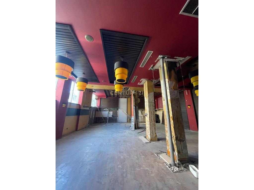 JEPET ME QIRA AMBIENT KOMERCIAL – PRANË SHKOLLËS SË BASHKUAR – Tiranë