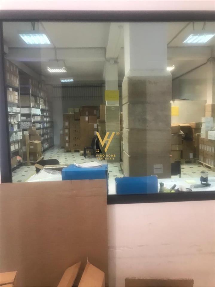 JEPET MAGAZINE 1.500 M2 ME QERA NE VORE 2.000 EURO – Tiranë - 1