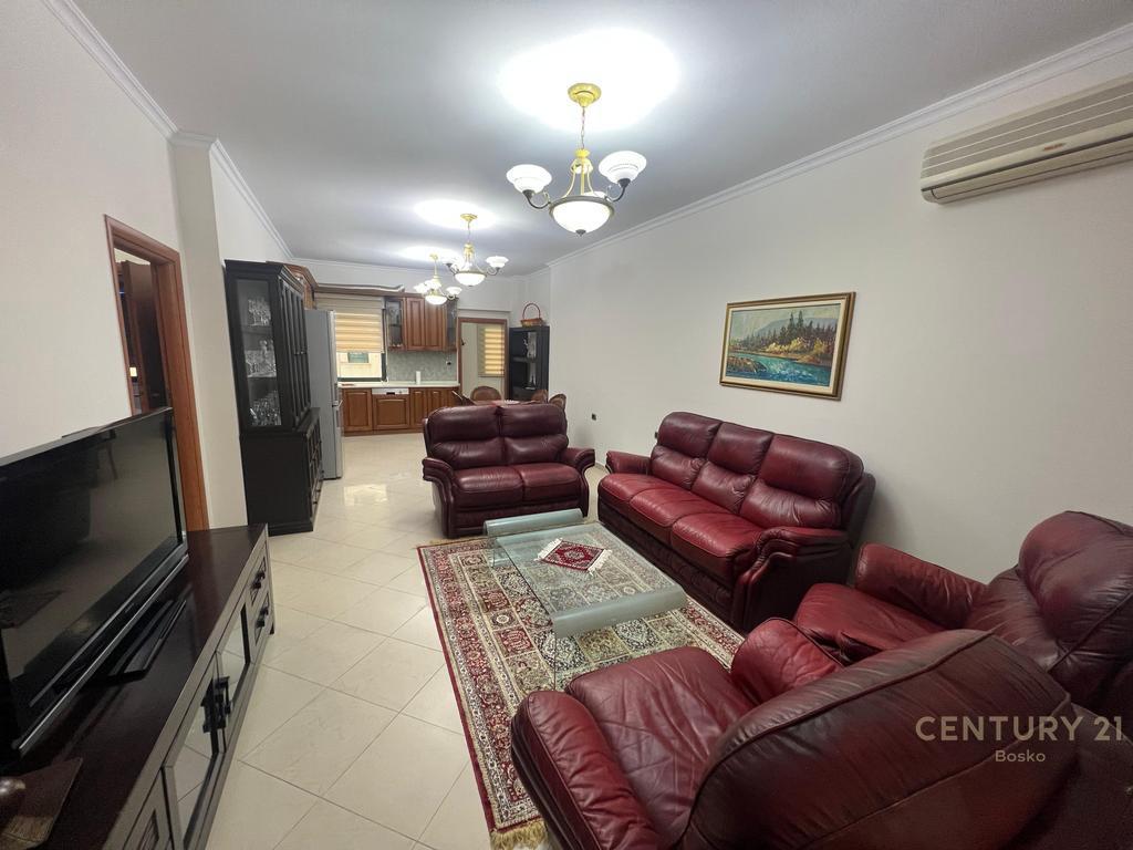 Ne Bllok📍Chocolatini jepet apartament 2+1 me qira – Tiranë