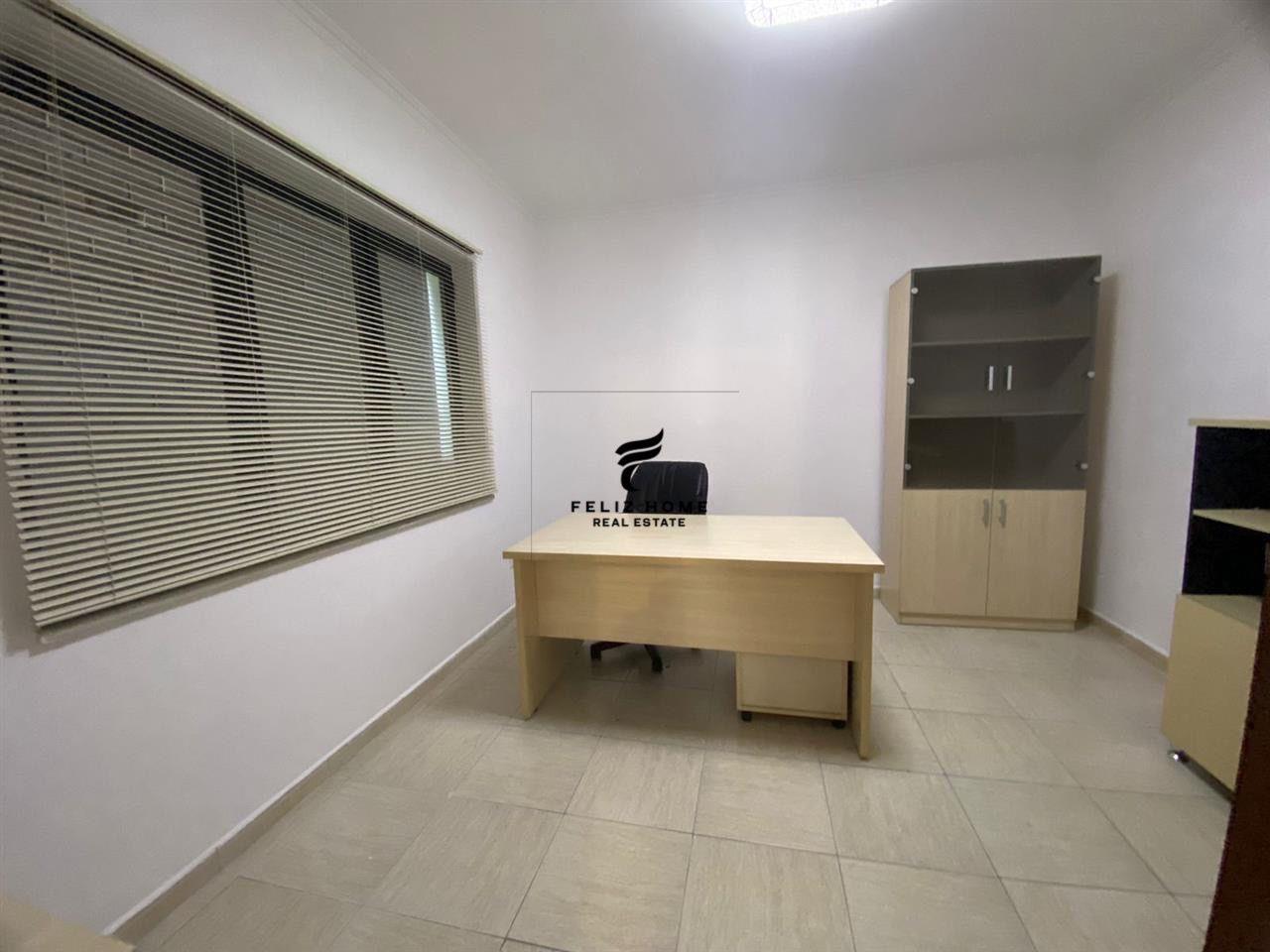 AMBIENT BINZESI ME QERA 74 M2 BLLOKU 1000 EURO – Tiranë