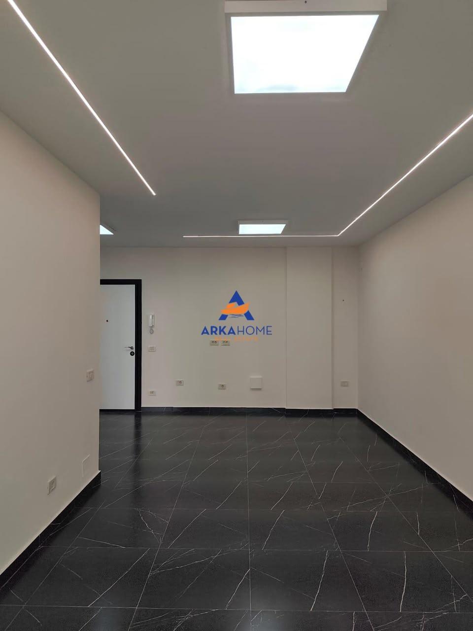 JEPET ZYRE ME QERA 75 M2 "ZOGU I ZI" 650 EURO – Tiranë
