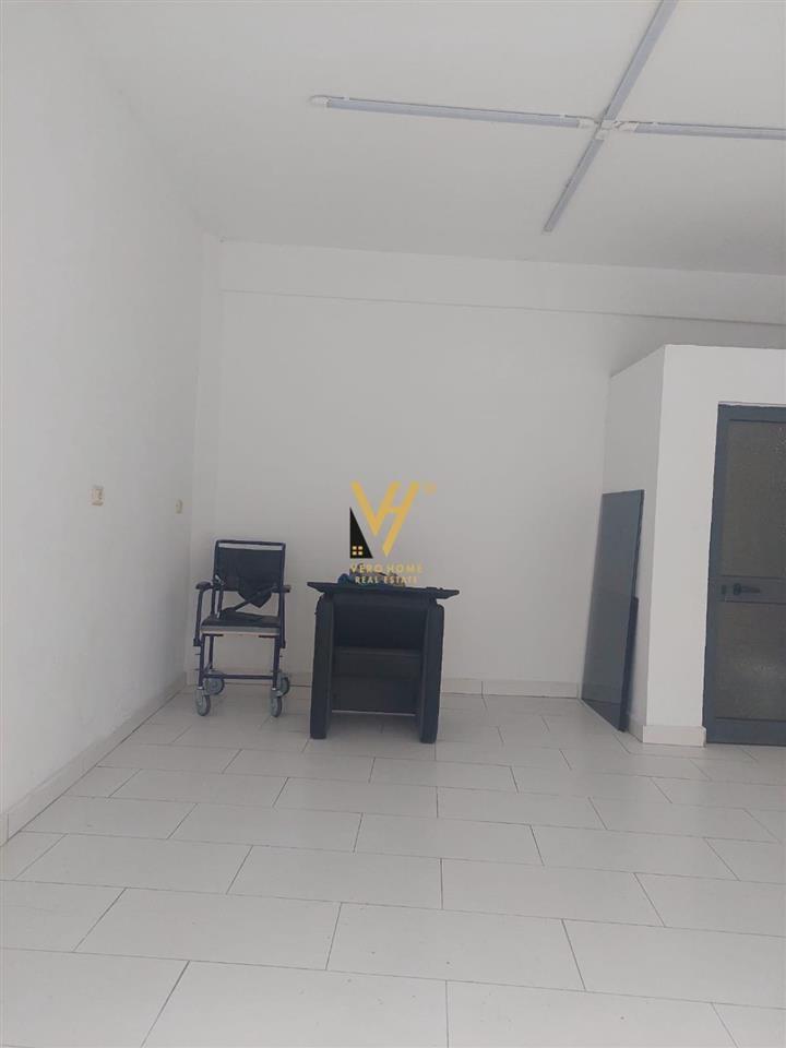 JEPET DYQAN 20 M2 ME QERA NE SELITE 25.000 LEKE – Tiranë