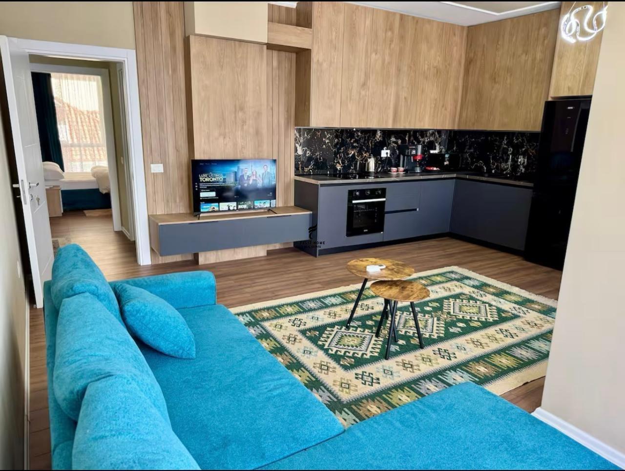 APARTAMENT ME QERA 2+1+2 QENDER 80.000 LEKE FH-84786 – Tiranë
