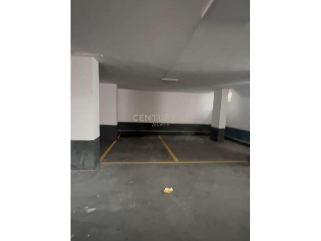 Shiten 8 poste parkimi, Lagjja Nr.5, Rr. Mujo Ulqinaku – Durrës