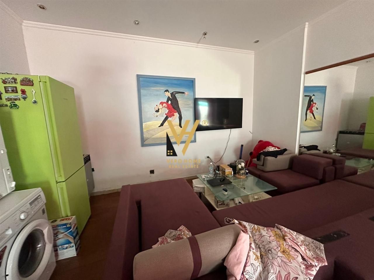 JEPET AMBIENT BIZNESI 71 M2 ME QERA TE 21 DHJETORI 1.000 EUR – Tiranë