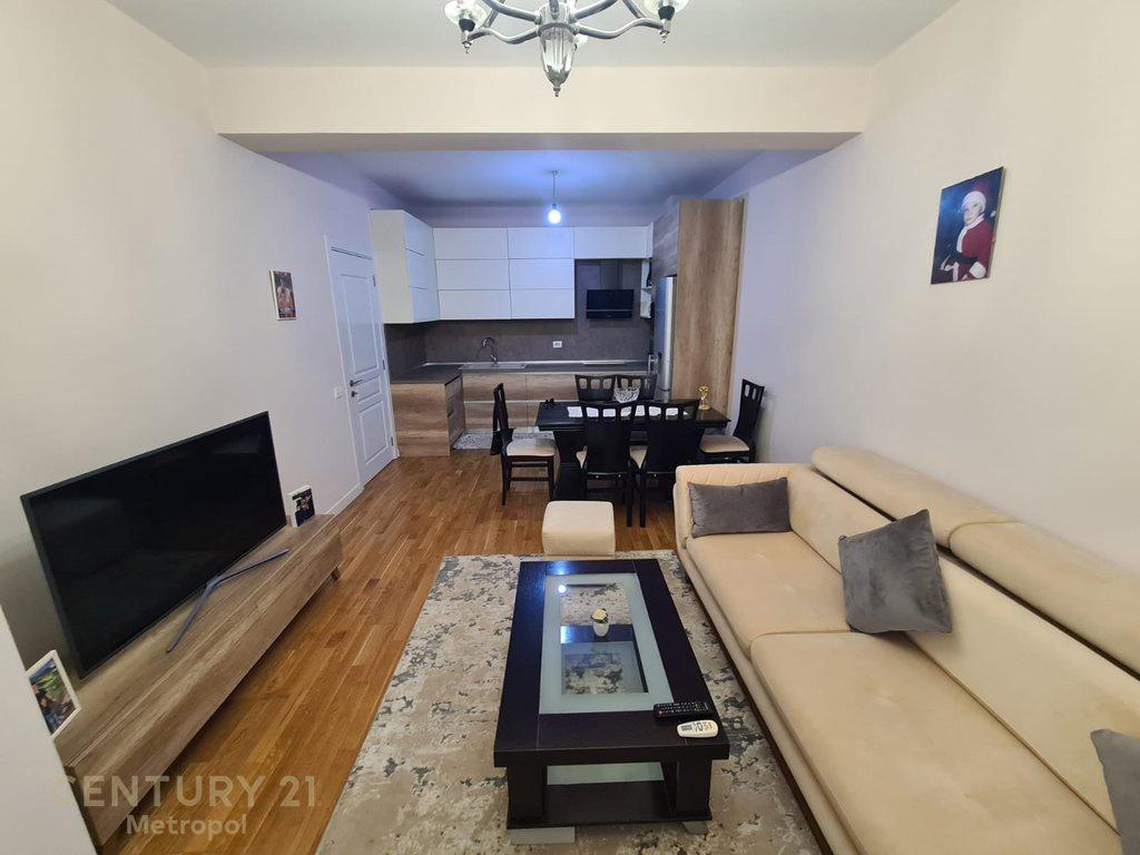 APARTAMENTI 2+1 TEK RRUGA E KAVAJES! – Tiranë
