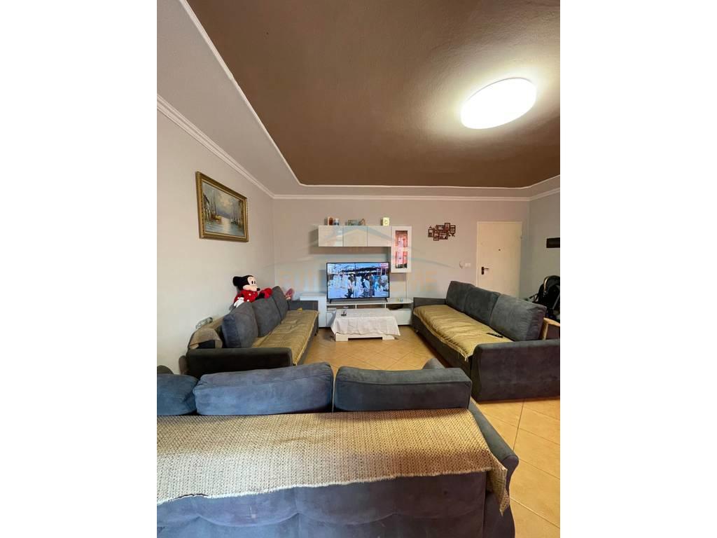 0692268458 Shitet Apartament 1+1, Rruga e Thesarit, Fresk – Tiranë