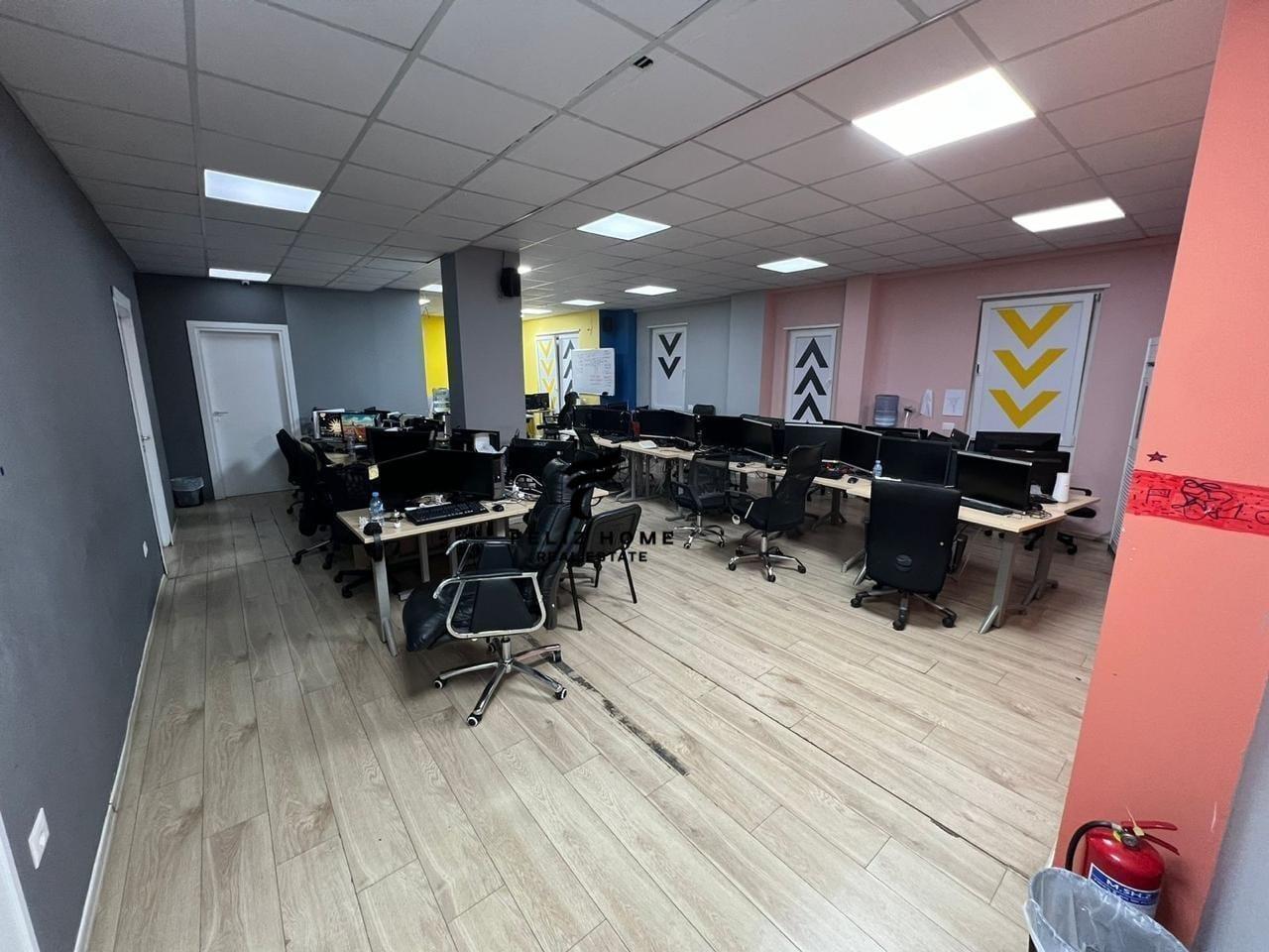 ZYRE ME QERA 520 M2 RRUGA E DIBRES 7000 EURO – Tiranë
