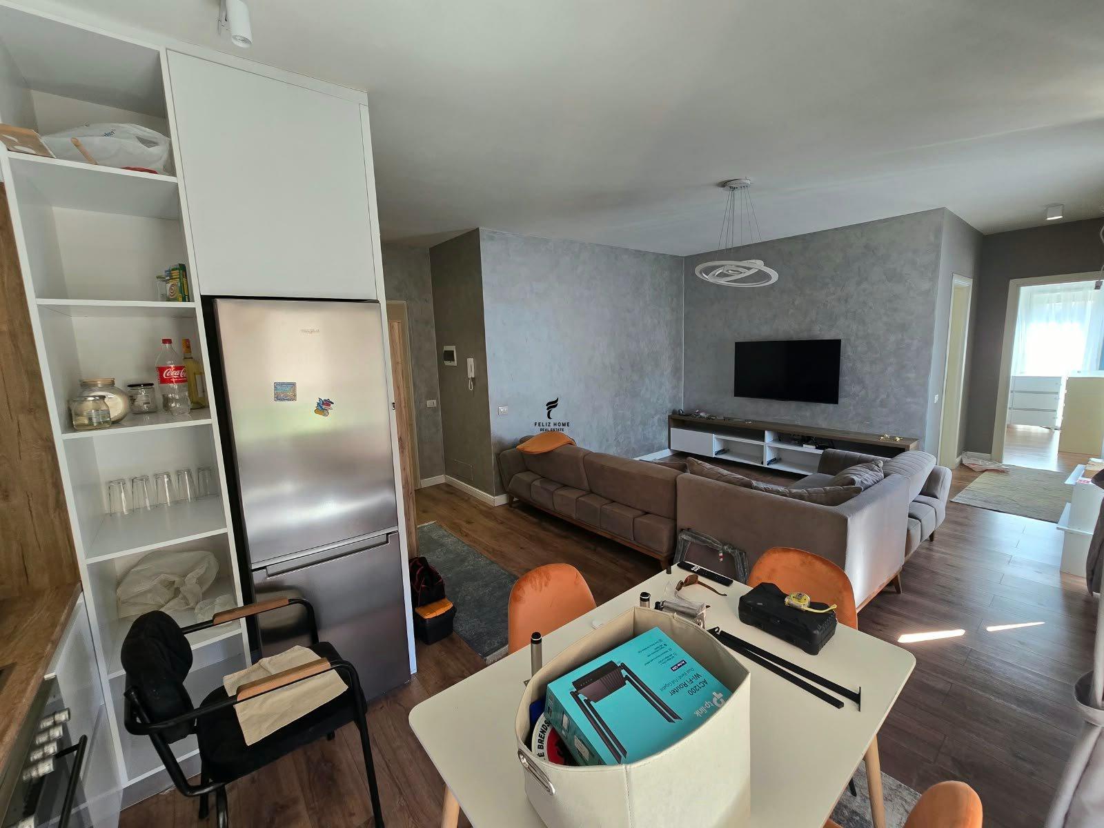 APARTAMENT ME QERA 1+1 BULEVARDI ZOGU 1 70.000 LEKE FH-96974 – Tiranë