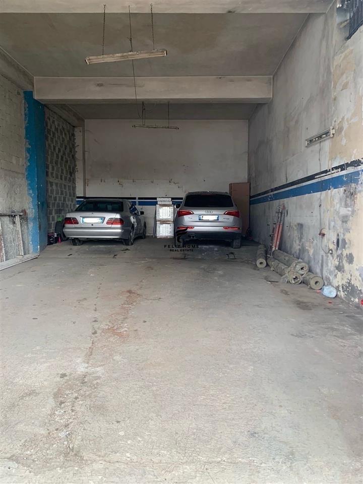 MAGAZINE ME QERA 200 M2 KOMBINAT 1400 EURO – Tiranë - 1