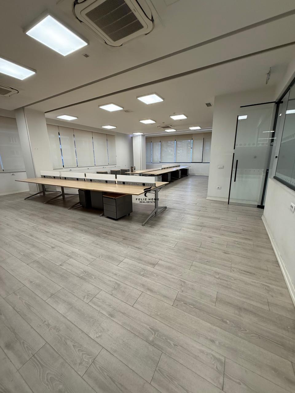 ZYRE ME QERA 1000 M2 RRUGA E KAVAJES 17.000 EURO – Tiranë