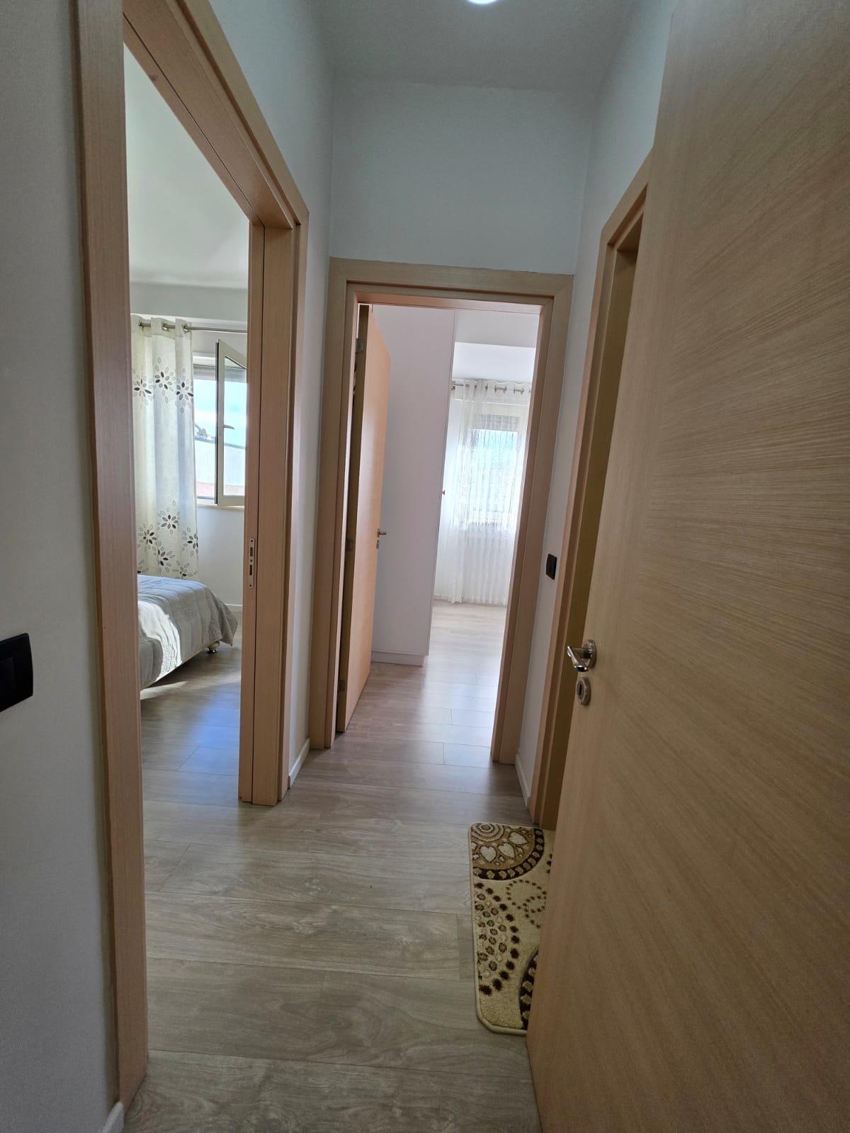 Apartament me qira 2+1 me 🅿️ Liqeni Thate – Tiranë
