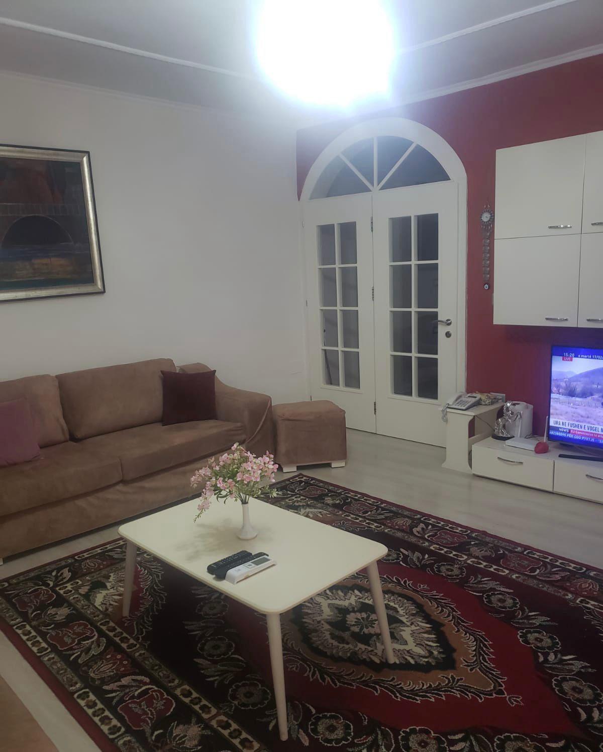 APARTAMENT ME QERA 2+1 MYSLYM SHYRI 82.000 LEKE – Tiranë