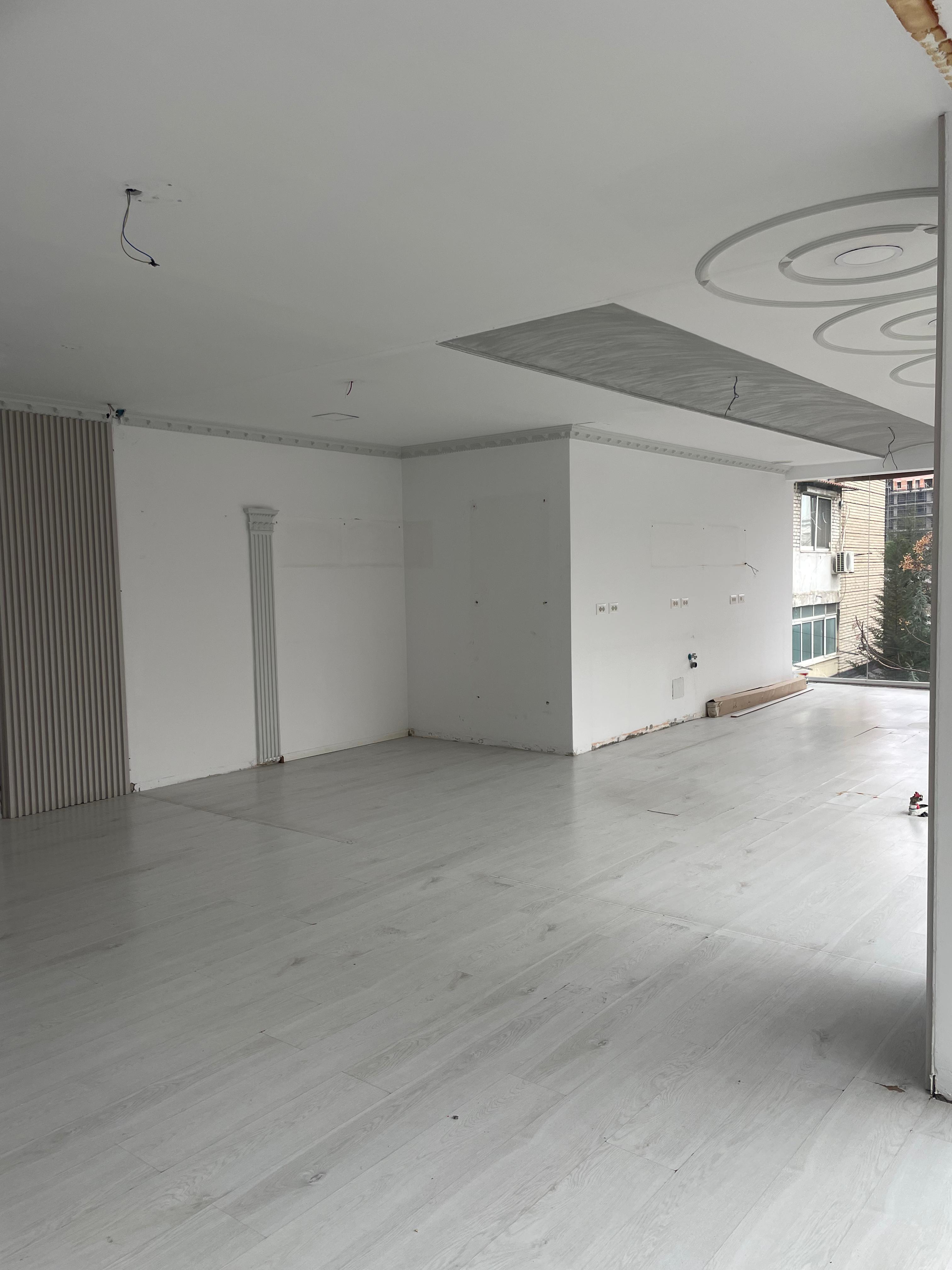 ZYRE ME QERA 72 M2 ZOGU I ZI 1.200 EURO – Tiranë